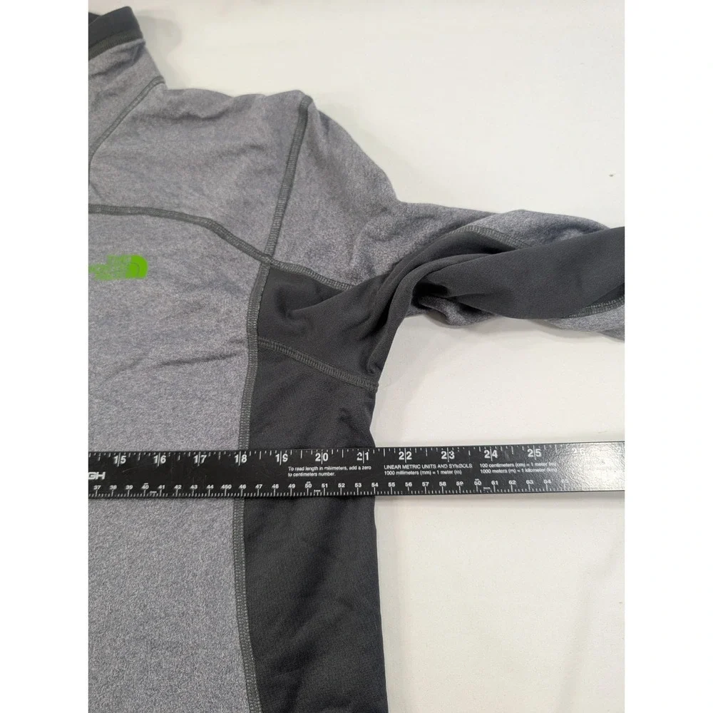 The North Face Mens Outdoor Hiking‎ Gray Volt Green 1/4 Zip Pullover Medium Base